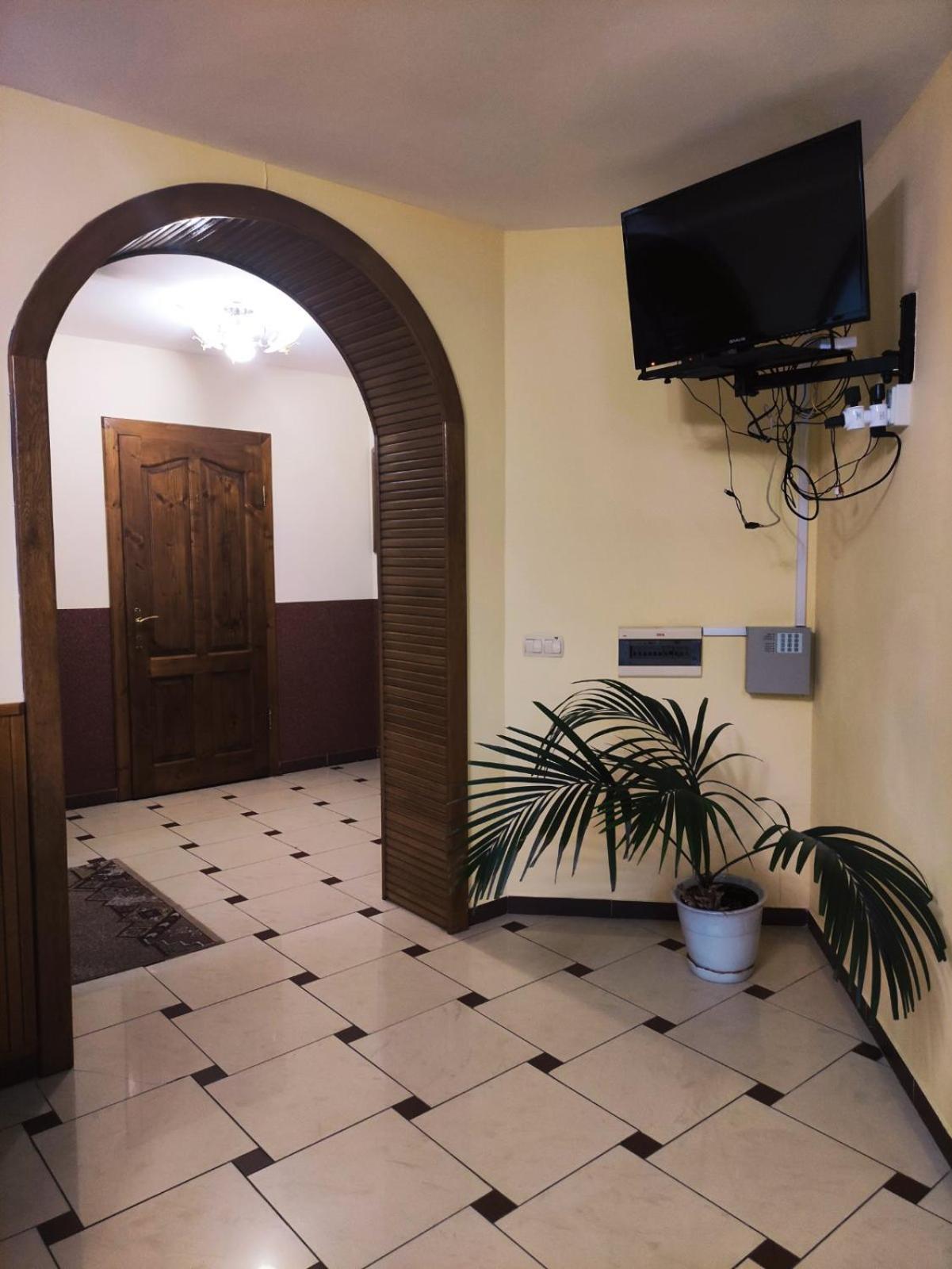 Hotel Delfin Mukacheve Exterior foto