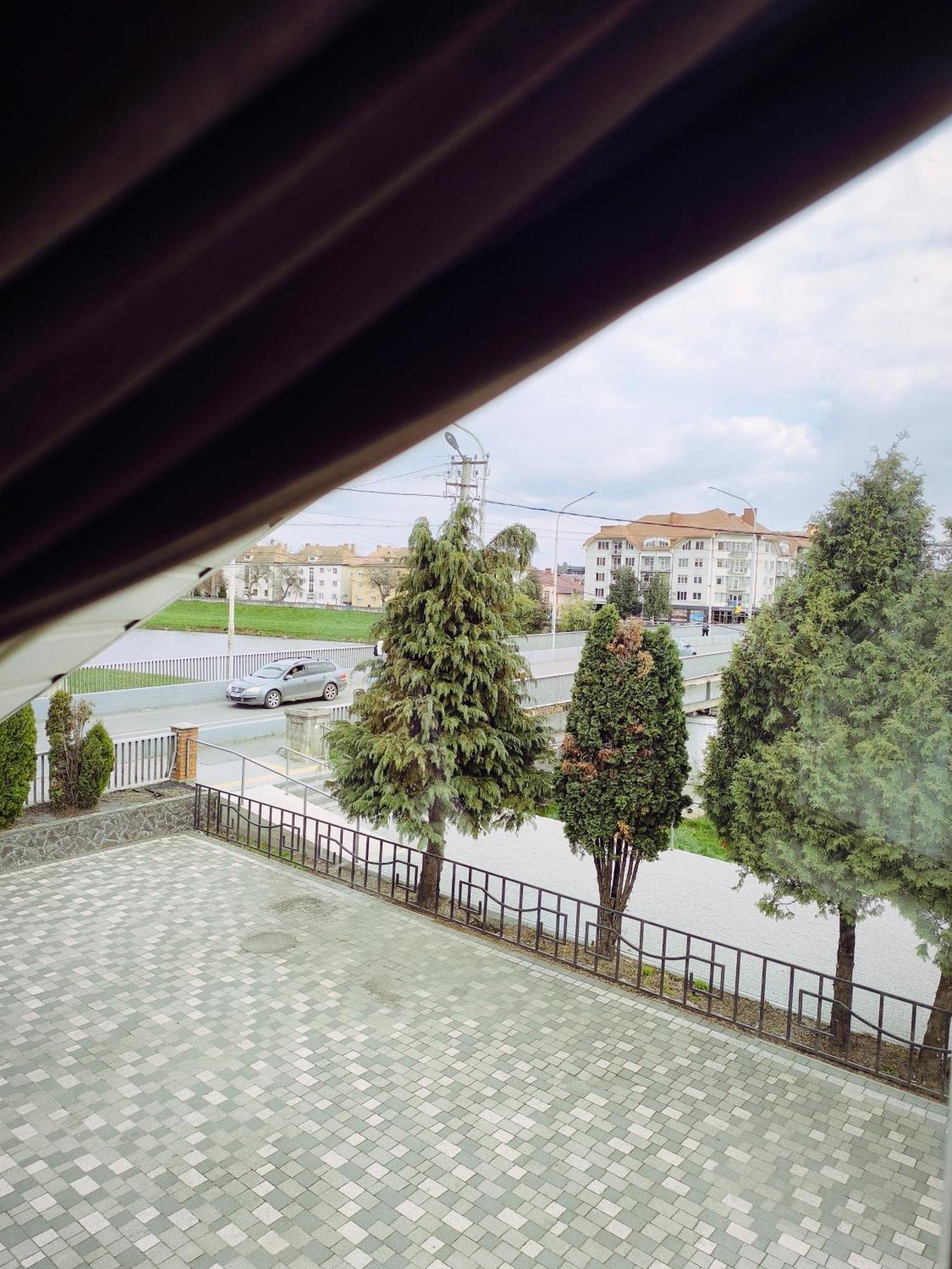 Hotel Delfin Mukacheve Exterior foto