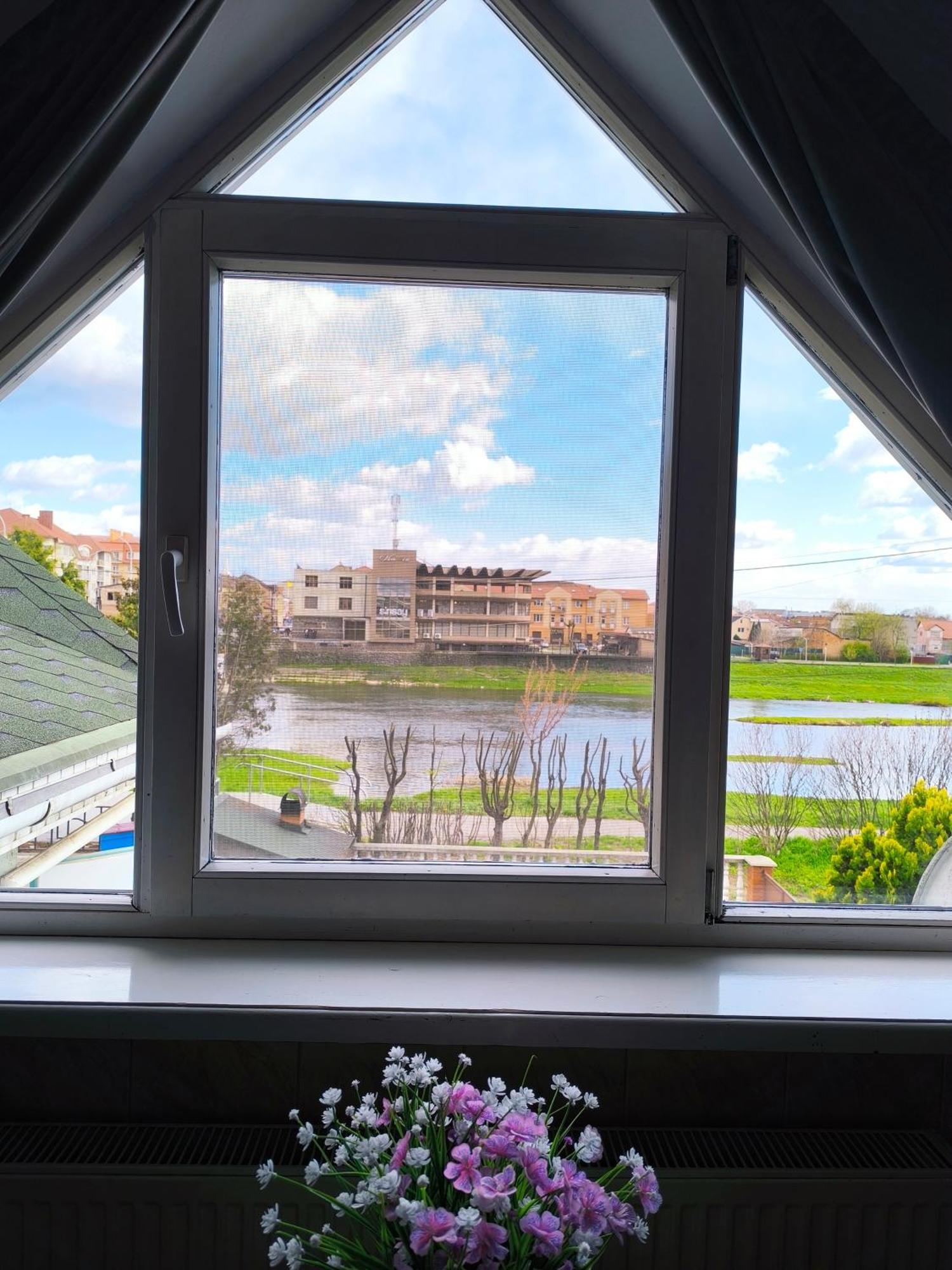 Hotel Delfin Mukacheve Quarto foto