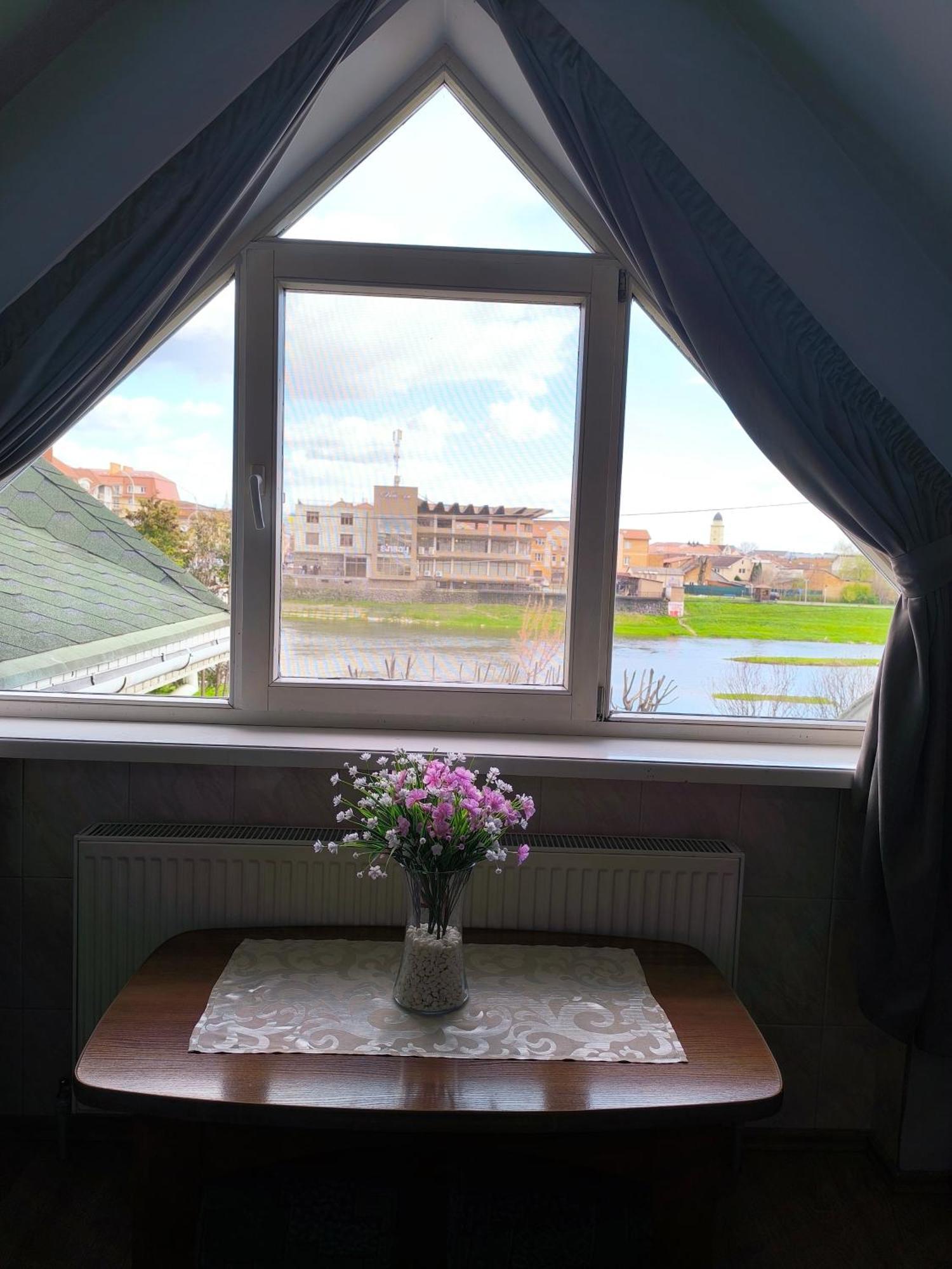 Hotel Delfin Mukacheve Quarto foto