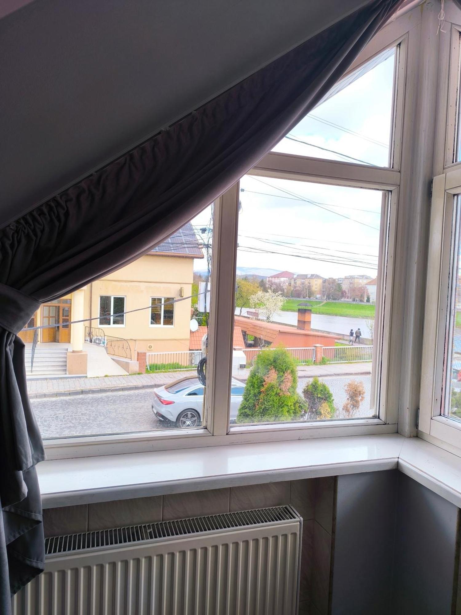 Hotel Delfin Mukacheve Quarto foto