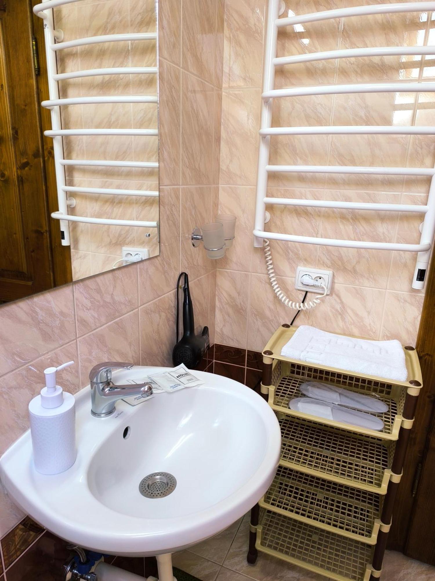 Hotel Delfin Mukacheve Quarto foto